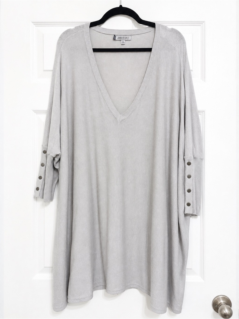 Jennifer Lopez Women’s 1X Gray V-Neck Knit Tunic Top